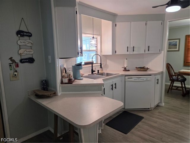 575 Winning WAY, North Fort Myers, FL 33917