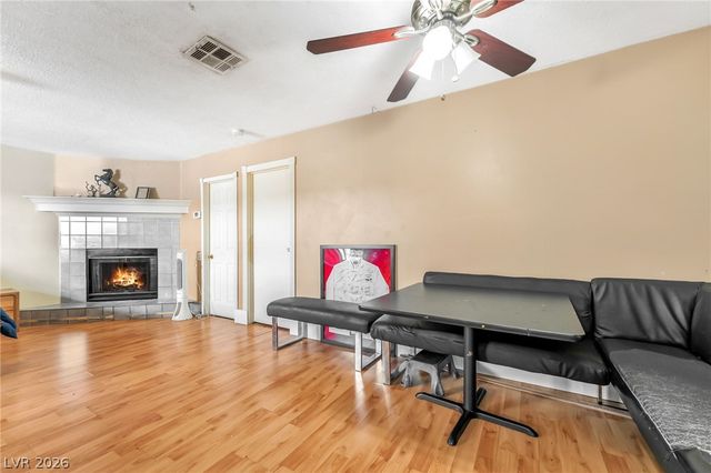 5821 Medallion Drive 102, Las Vegas, NV 89122