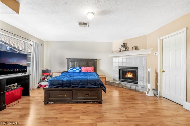 5821 Medallion Drive 102, Las Vegas, NV 89122
