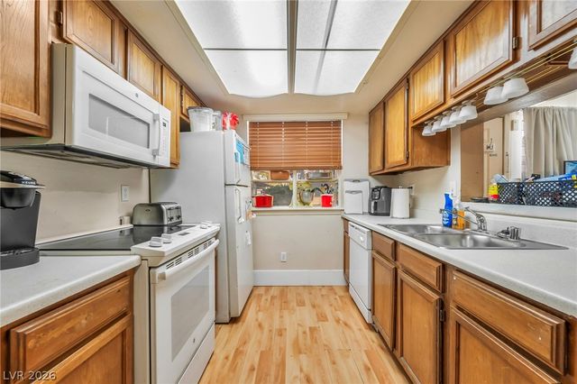 5821 Medallion Drive 102, Las Vegas, NV 89122