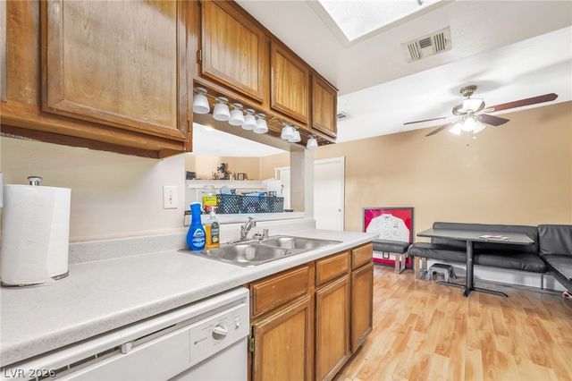 5821 Medallion Drive 102, Las Vegas, NV 89122