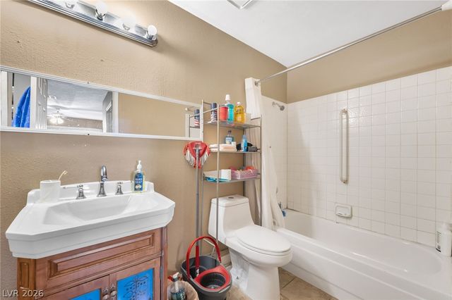 5821 Medallion Drive 102, Las Vegas, NV 89122