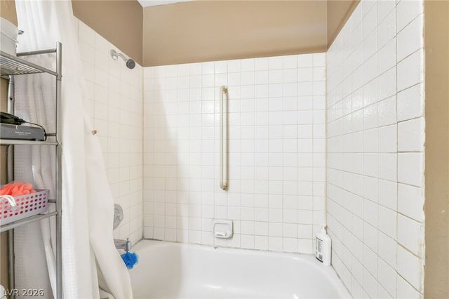 5821 Medallion Drive 102, Las Vegas, NV 89122