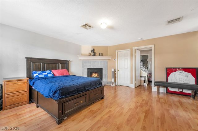 5821 Medallion Drive 102, Las Vegas, NV 89122