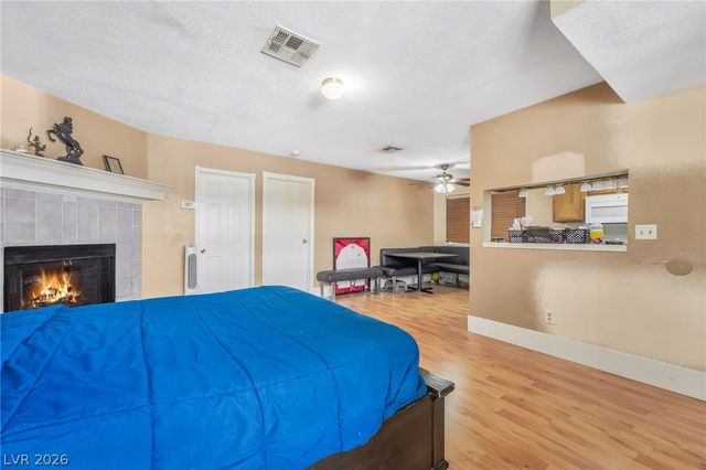 5821 Medallion Drive 102, Las Vegas, NV 89122