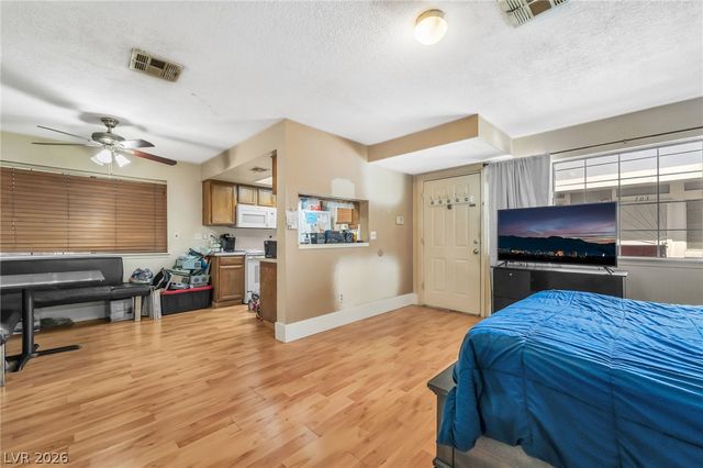 5821 Medallion Drive 102, Las Vegas, NV 89122