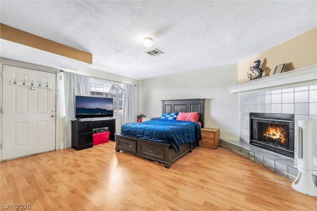 5821 Medallion Drive 102, Las Vegas, NV 89122