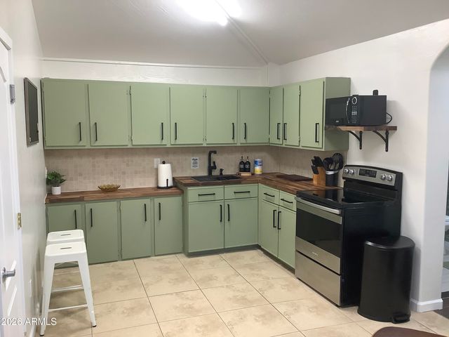 1745 E FRIESS Drive, Phoenix, AZ 85022