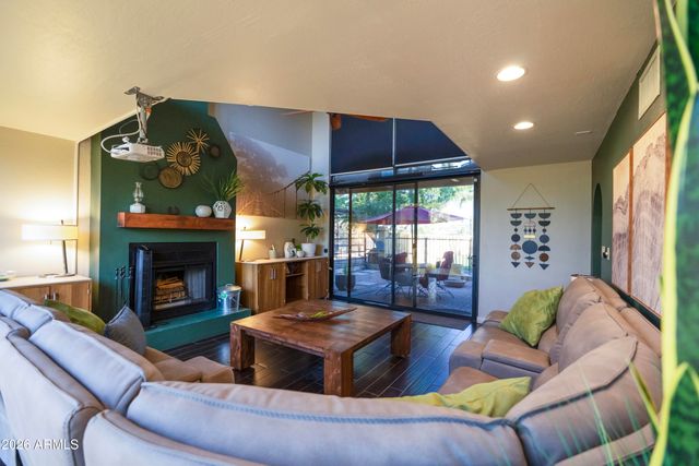 1745 E FRIESS Drive, Phoenix, AZ 85022