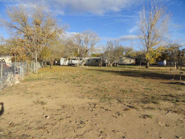 8 Avenida Valencia Court, Los Lunas, NM 87031