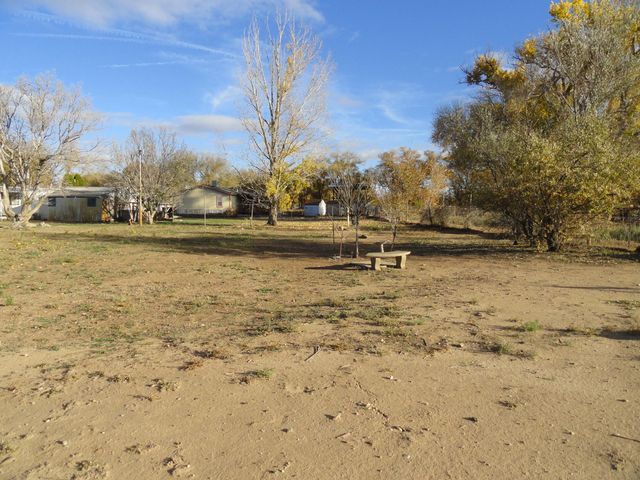 8 Avenida Valencia Court, Los Lunas, NM 87031