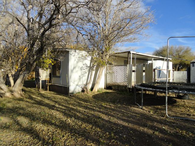 8 Avenida Valencia Court, Los Lunas, NM 87031