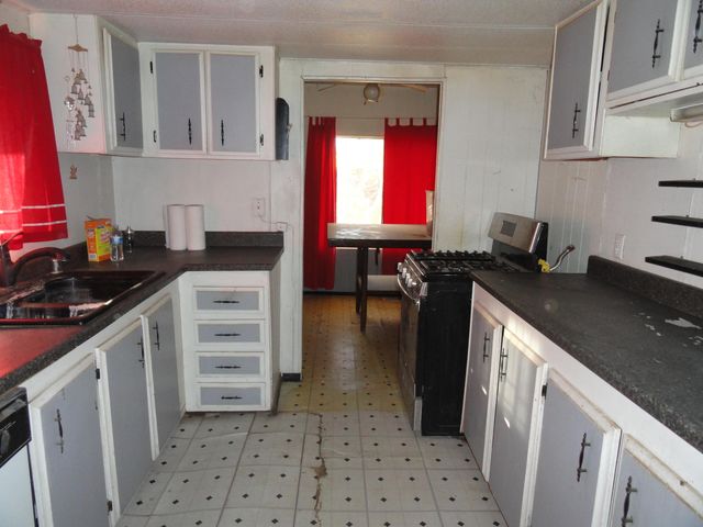 8 Avenida Valencia Court, Los Lunas, NM 87031