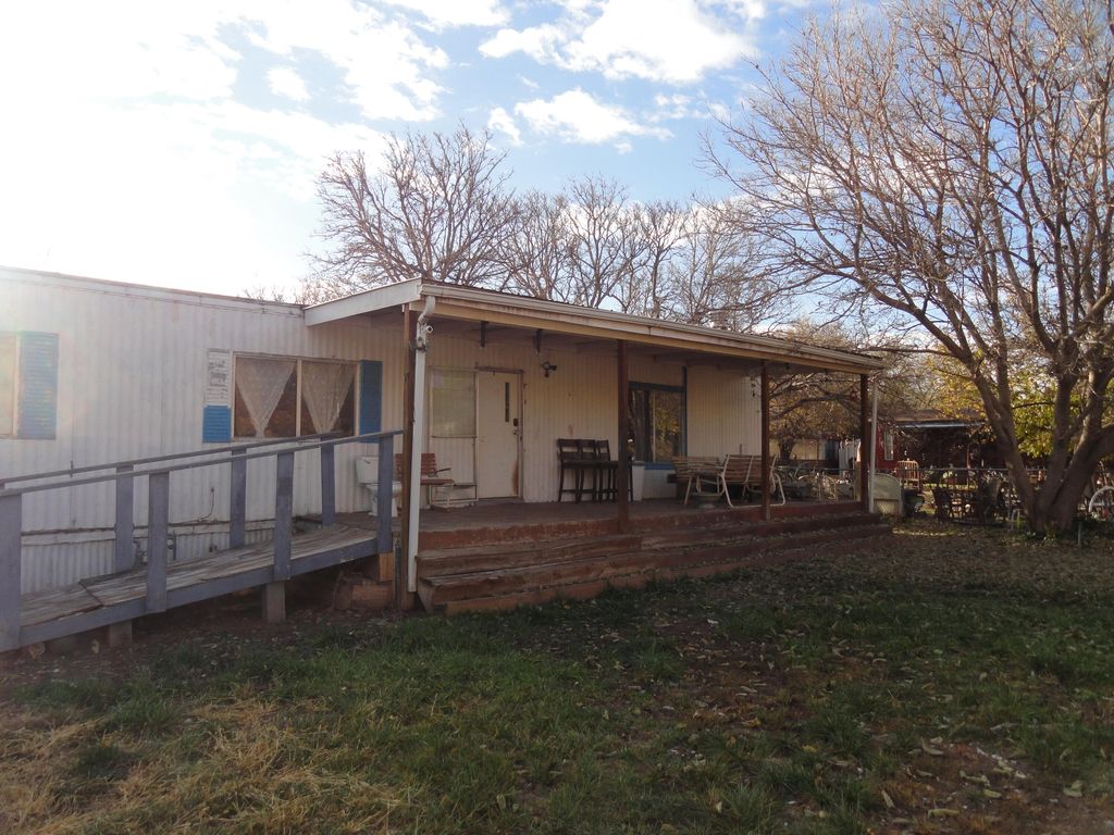 8 Avenida Valencia Court, Los Lunas, NM 87031