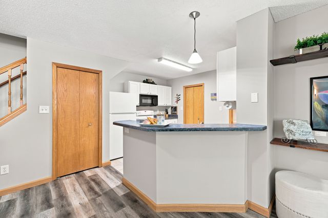 2223 Grand Avenue 7, West Des Moines, IA 50265