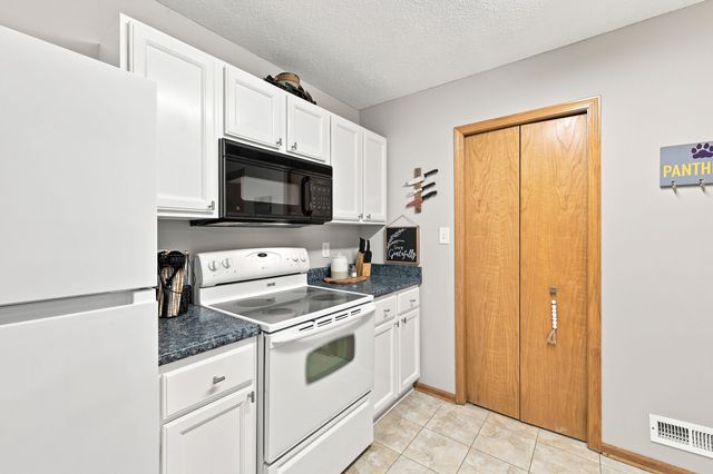 2223 Grand Avenue 7, West Des Moines, IA 50265