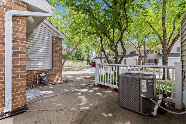2223 Grand Avenue 7, West Des Moines, IA 50265