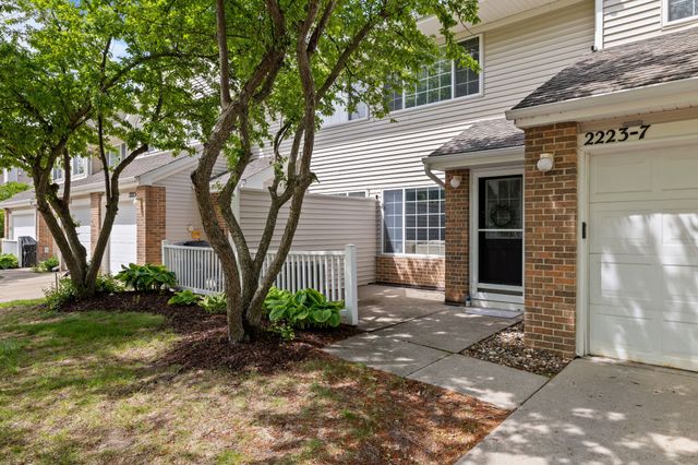 2223 Grand Avenue 7, West Des Moines, IA 50265