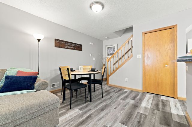 2223 Grand Avenue 7, West Des Moines, IA 50265
