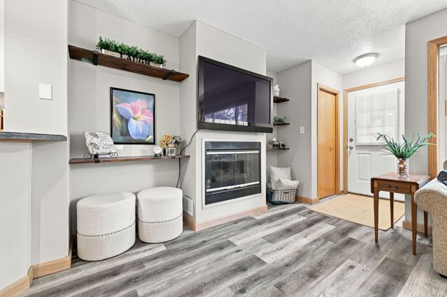 2223 Grand Avenue 7, West Des Moines, IA 50265