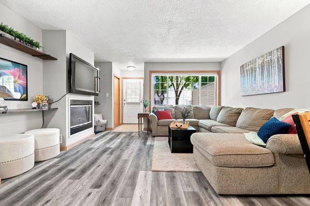 2223 Grand Avenue 7, West Des Moines, IA 50265