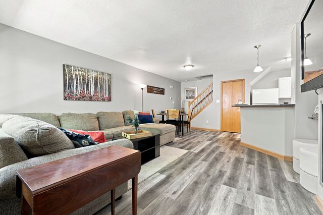 2223 Grand Avenue 7, West Des Moines, IA 50265