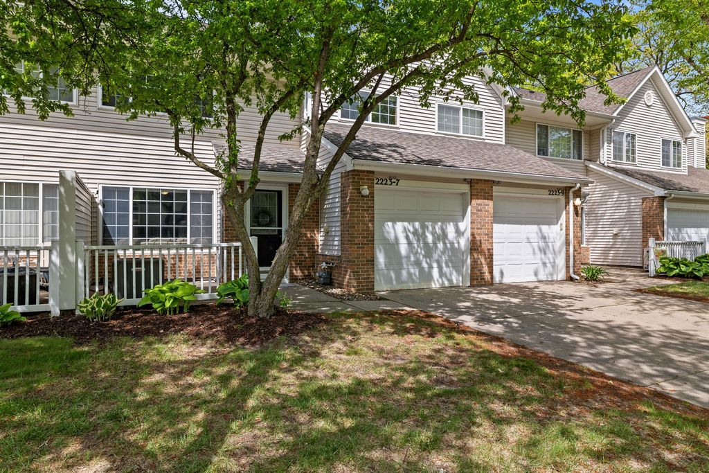 2223 Grand Avenue 7, West Des Moines, IA 50265