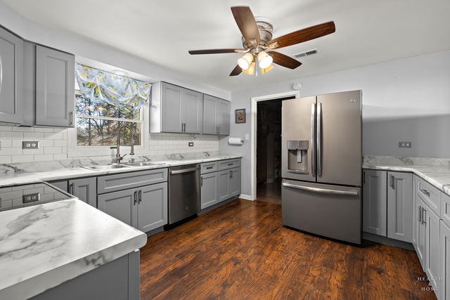 125 Weymouth Court, Schaumburg, IL 60193