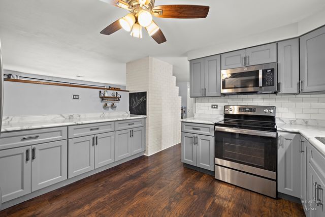 125 Weymouth Court, Schaumburg, IL 60193