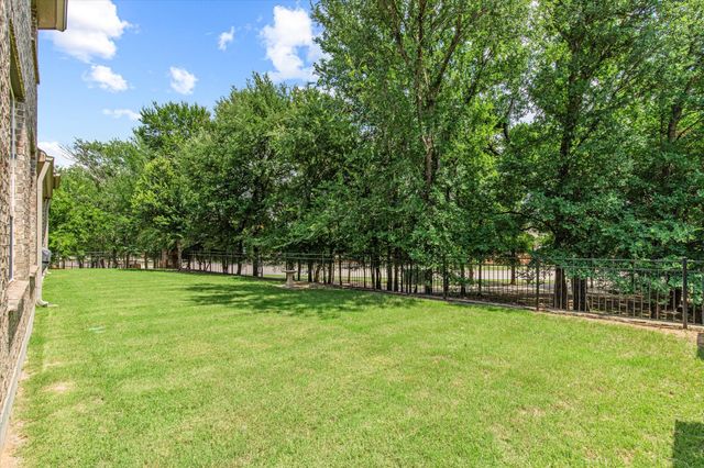 10933 Smoky Oak Trail, Flower Mound, TX 76226