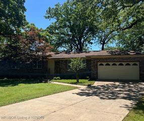 3900 S Fresno Street, Fort Smith, AR 72903