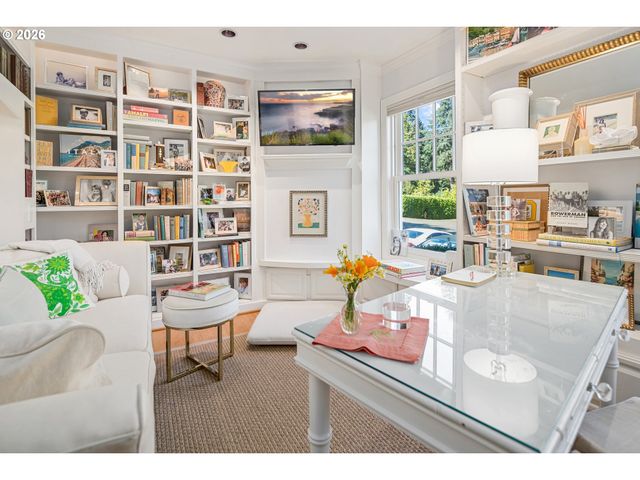 1606 S CAREY Ln, Portland, OR 97219