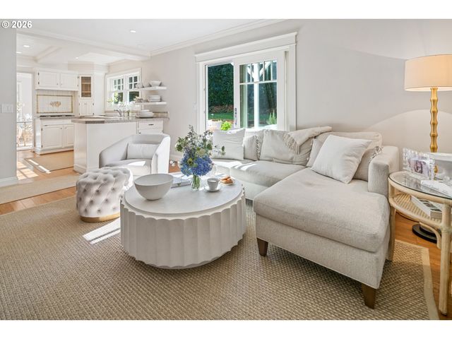 1606 S CAREY Ln, Portland, OR 97219