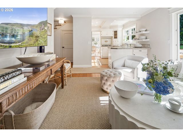 1606 S CAREY Ln, Portland, OR 97219