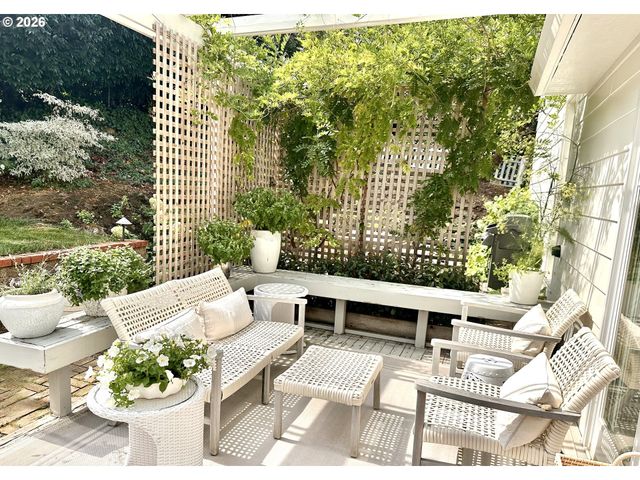 1606 S CAREY Ln, Portland, OR 97219