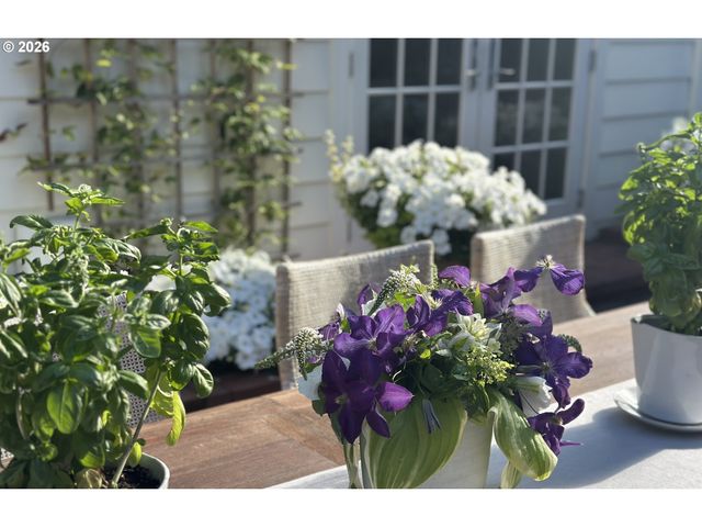 1606 S CAREY Ln, Portland, OR 97219