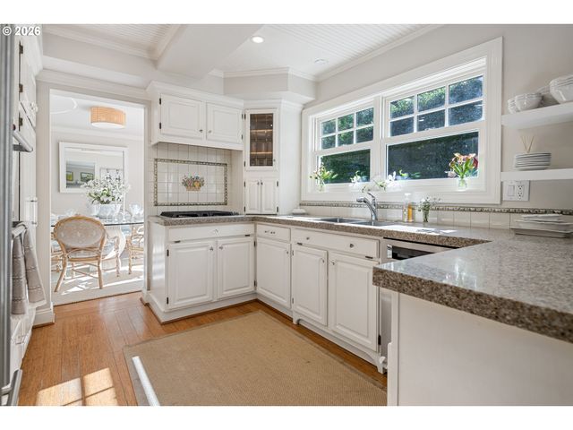 1606 S CAREY Ln, Portland, OR 97219