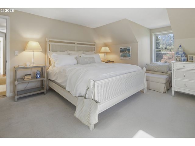 1606 S CAREY Ln, Portland, OR 97219