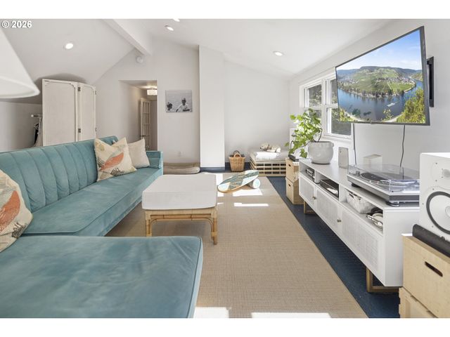 1606 S CAREY Ln, Portland, OR 97219