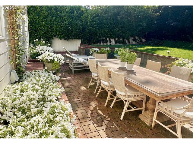 1606 S CAREY Ln, Portland, OR 97219