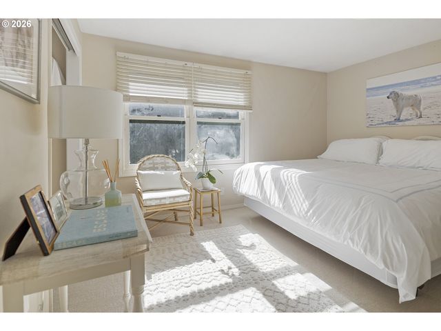 1606 S CAREY Ln, Portland, OR 97219