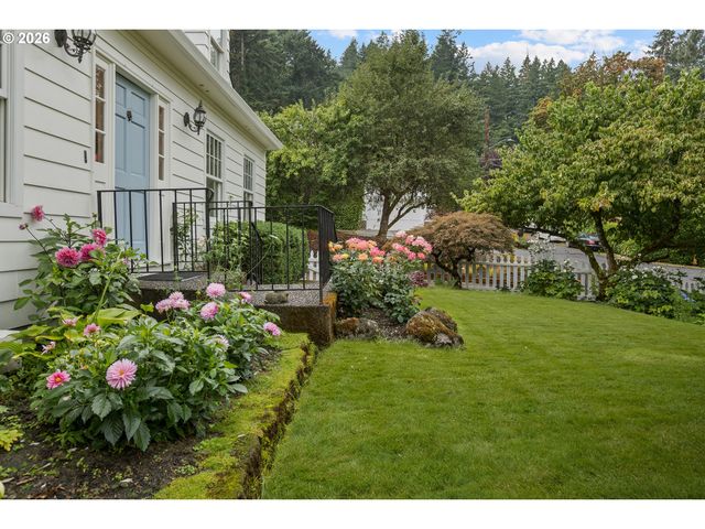 1606 S CAREY Ln, Portland, OR 97219