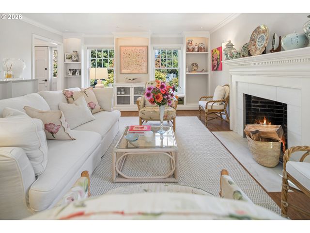 1606 S CAREY Ln, Portland, OR 97219