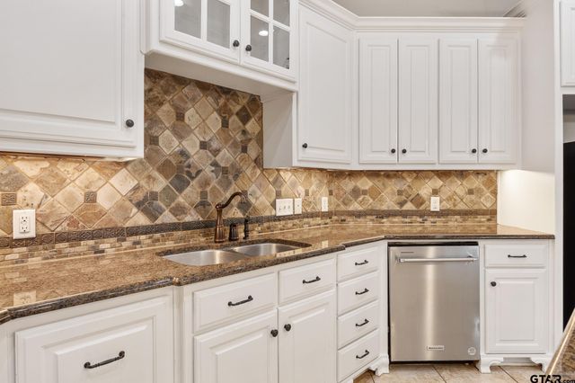 104 Elm Tree Cir, Bullard, TX 75757