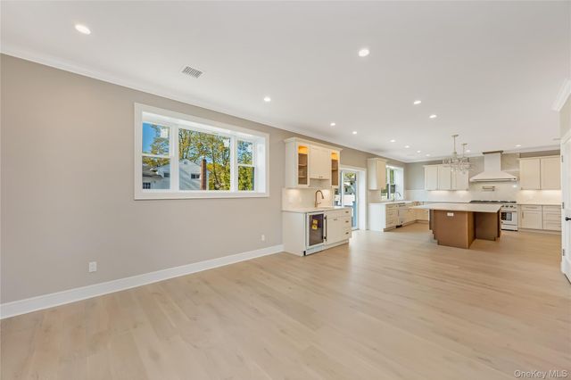 224 Oconnell Street, Massapequa Park, NY 11762