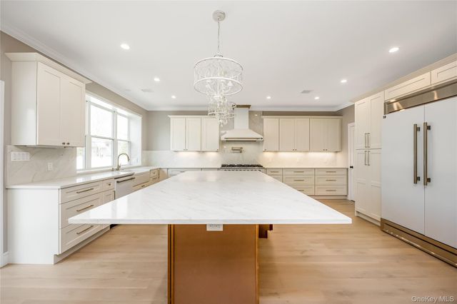 224 Oconnell Street, Massapequa Park, NY 11762