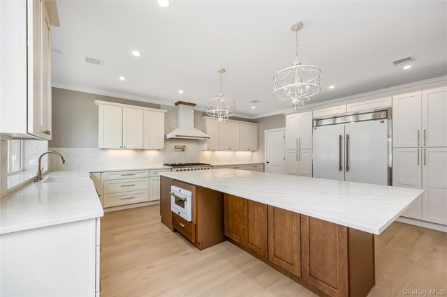 224 Oconnell Street, Massapequa Park, NY 11762