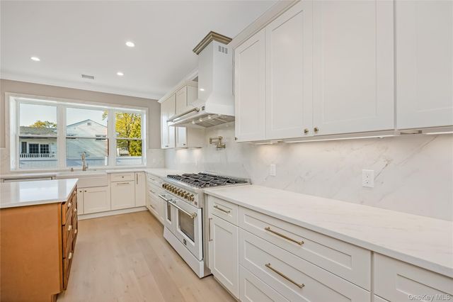 224 Oconnell Street, Massapequa Park, NY 11762