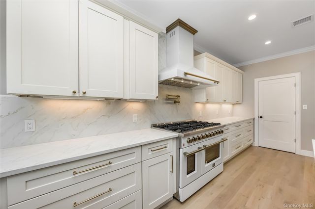 224 Oconnell Street, Massapequa Park, NY 11762