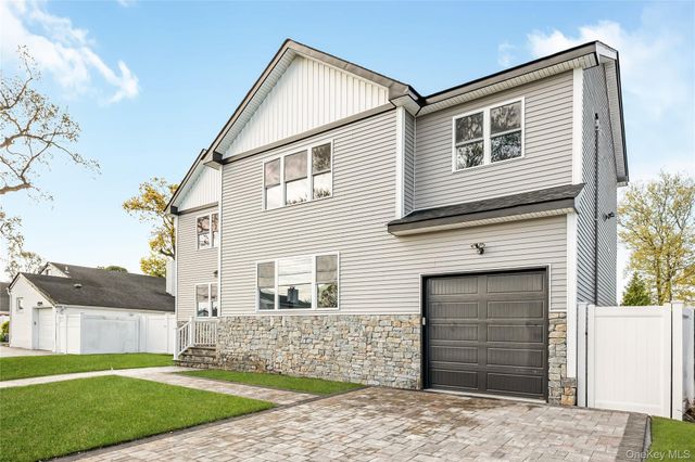 224 Oconnell Street, Massapequa Park, NY 11762